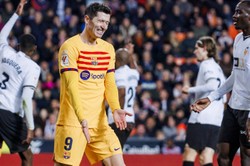 Lewandowski zaczął na ławce rezerwowych, wszedł i przypieczętował awans [WIDEO]