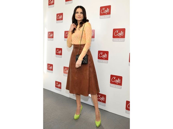 Joanna Horodyńska na owocowo: oprócz morelowego topu, sięgnęła po soczystą cytrynę w postaci szpilek