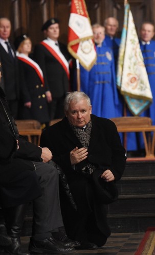 Obchody miesięcznicy katastrofy smoleńskiej z asystą honorową Wojska Polskiego