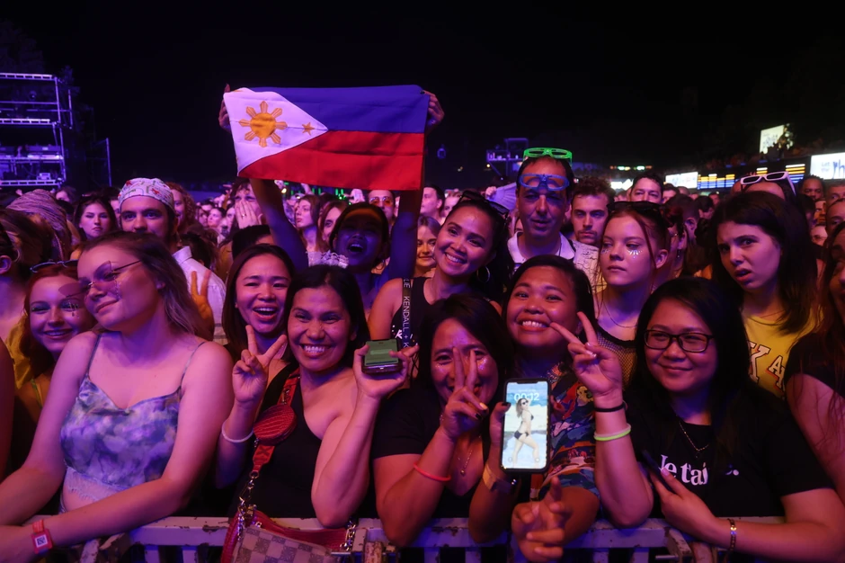 Exit, Black Eyed Peas