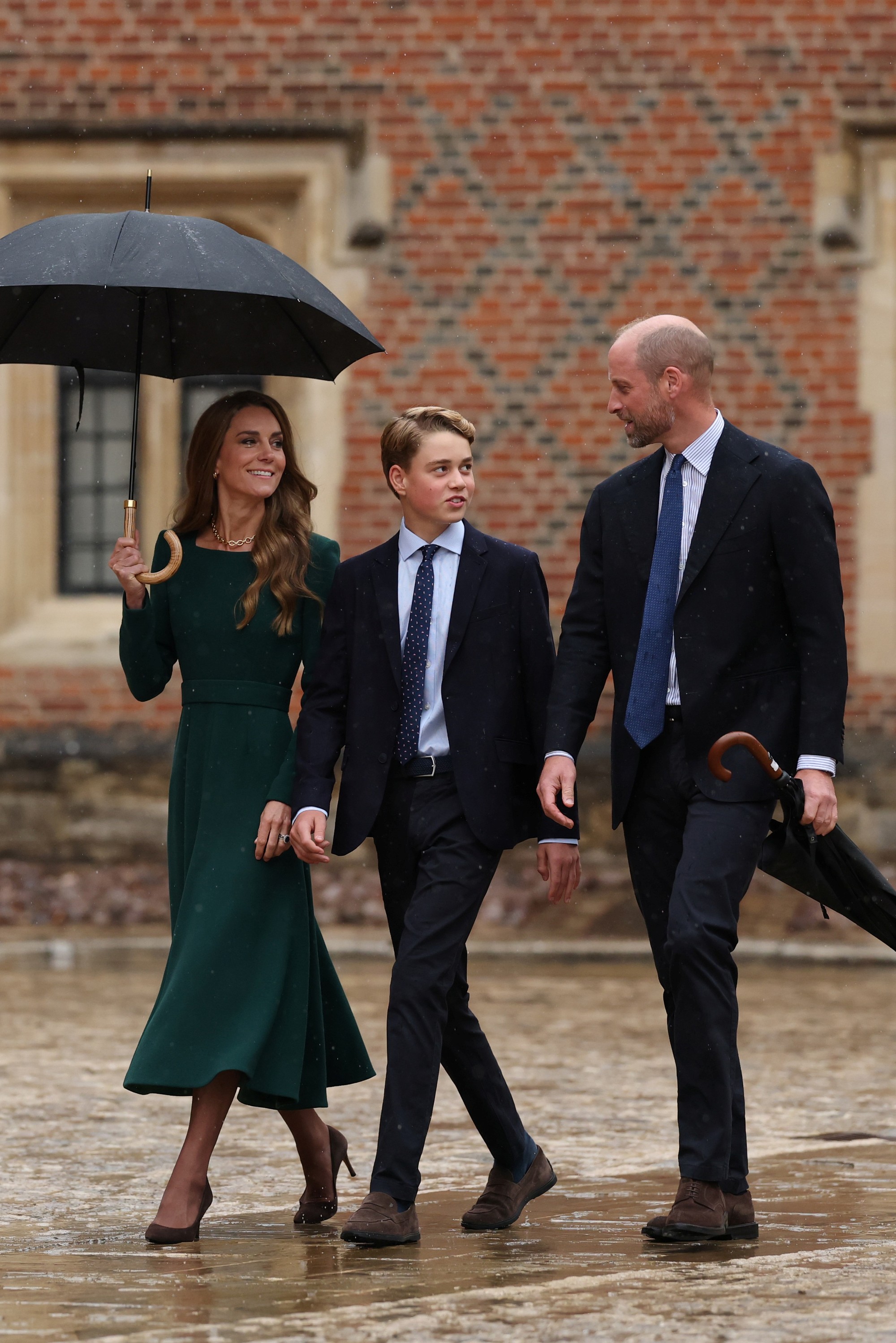 Kate a William s Georgeom pred jeho prvým dňom na prestížnej škole Eton.