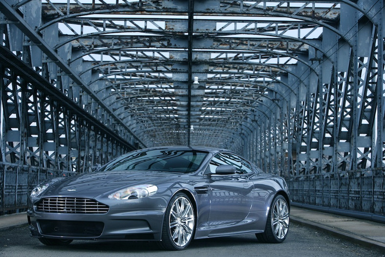 Aston Martin i James Bond