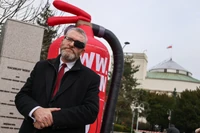 Braun znów sięga po paliwo antysemityzmu. I wywołuje panikę na całej prawicy [OPINIA]