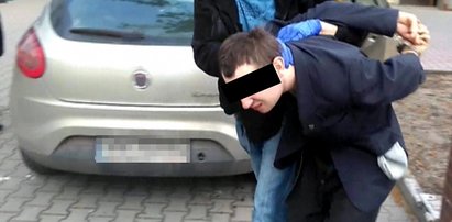 Kusił dzieci słodyczami a później je obmacywał. Policja złapała pedofila