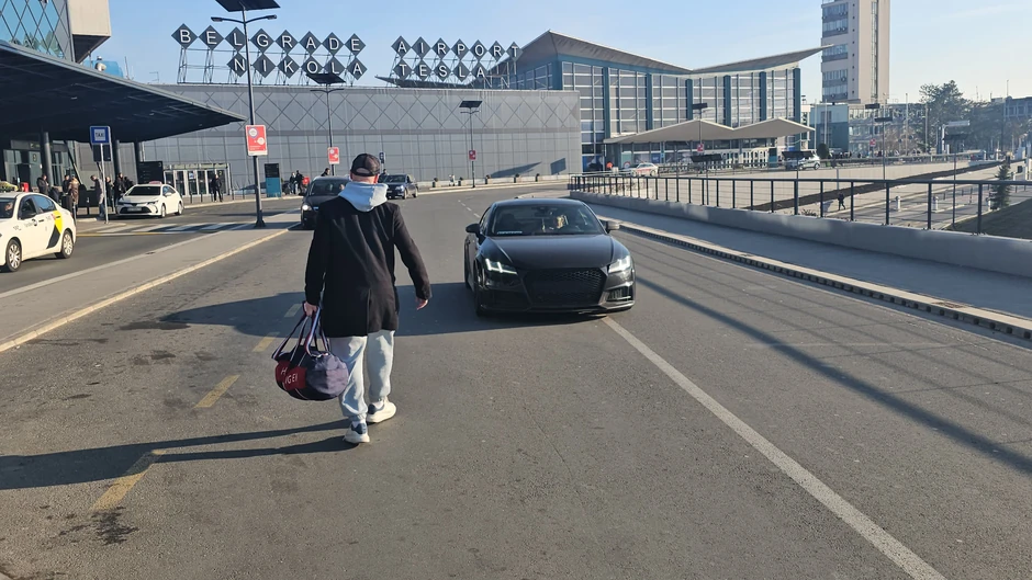 Ćerka došla na aerodrom po Bobana Rajovića