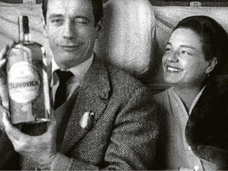 Iv Montan i Simon Sinjore sa flašom šljivovice