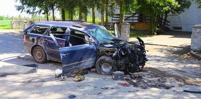 Tajemniczy wypadek pod Lublinem. Samochód małżeństwa uderzył w mur kościoła