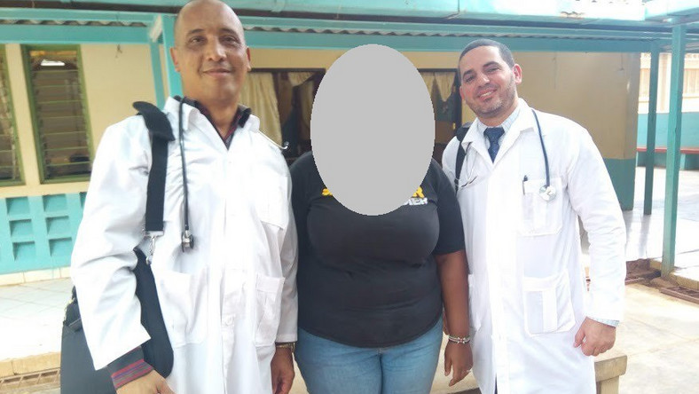 Dr Landy Rodriguez (R) and Herera Correa (L) with a Kenyan community worker (C)