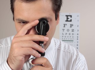 Ekspert: Zabiegi okulistyczne są bezpieczne w czasie pandemii, nie należy ich odkładać