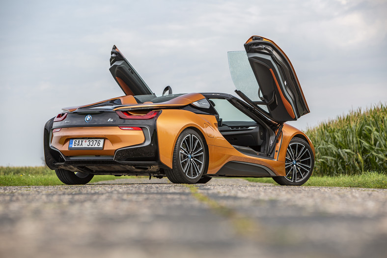 Test BMW i8 Roadster - futurystycznie i luksusowo