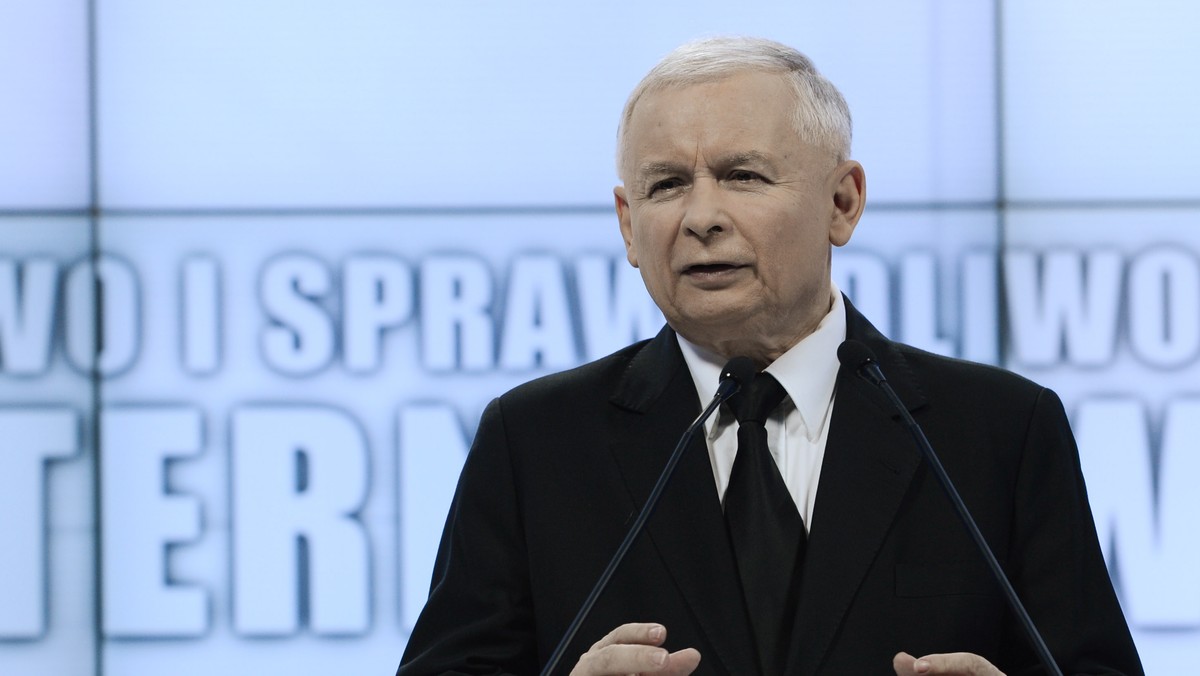 Prezes PiS Jarosław Kaczyński mówił w czwartek w Bytomiu, że Polacy muszą uwierzyć, iż obecny model rządzenia, który z krótkimi przerwami trwa od 20 lat, nie jest jedynym możliwym. - Sieci klientystyczne i nepotyzm to patologia demokracji - ocenił.