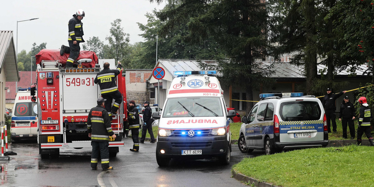 Szpital w Zakopanem zamknięty dla mediów i ogrodzony kordonem policji