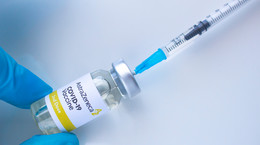 Ekspert : trwają analizy szczepionki AstraZeneca, w tym czasie można nadal podawać ją ludziom