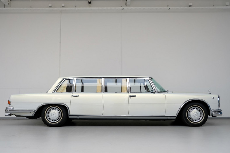 Mercedes 600 Pullman restomod