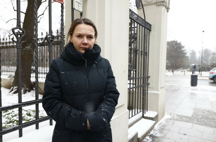 Żona Mariusza Kamińskiego jest na L4, ale codziennie protestuje przed więzieniem. "Ogarnijcie się!"