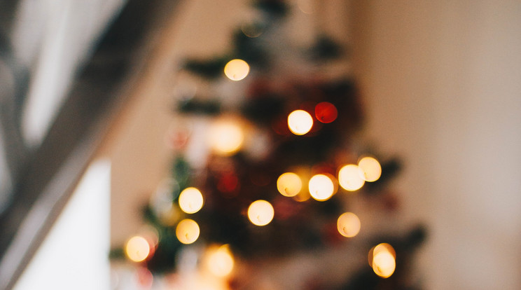 Talán korainak tűnik, de pszichológusok szerint jót tesz a lelkünknek, ha karácsonyi díszbe öltöztetjük az otthonunkat./ Fotó: Pexels