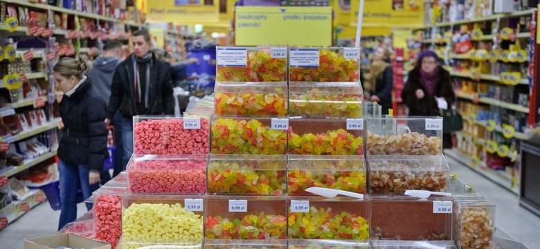 Ukradł żelki i krówki. Grozi mu 10 lat więzienia