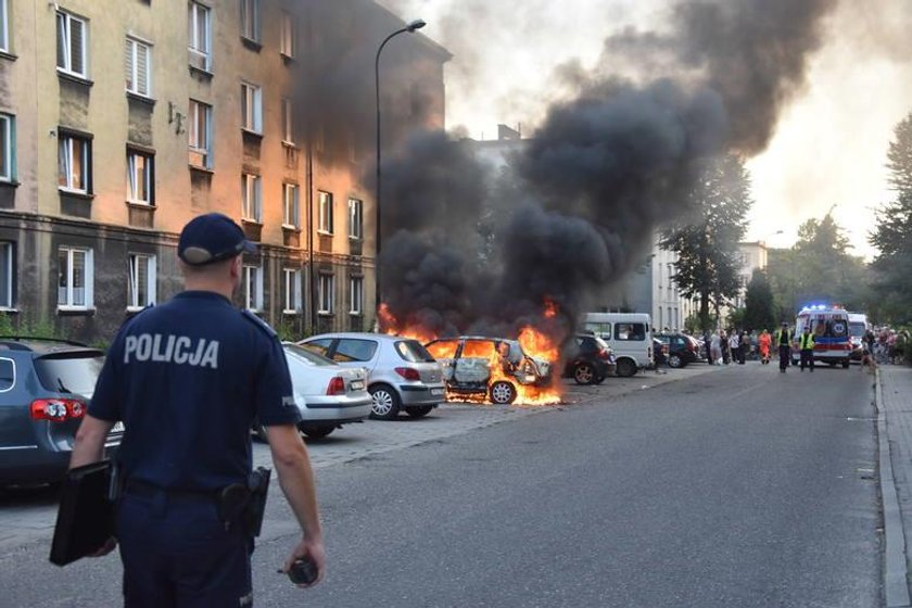 Spłonęło auto. Ojciec wyciągnął z ognia 3-latka