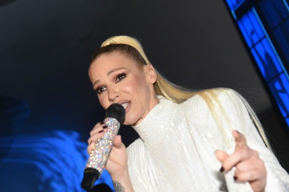 (FOTO) Veliko slavlje u domu Nataše Bekvalac! Objavila fotografiju zbog koje ćete se raznežiti: "Mojoj mamici, mojoj kraljici"