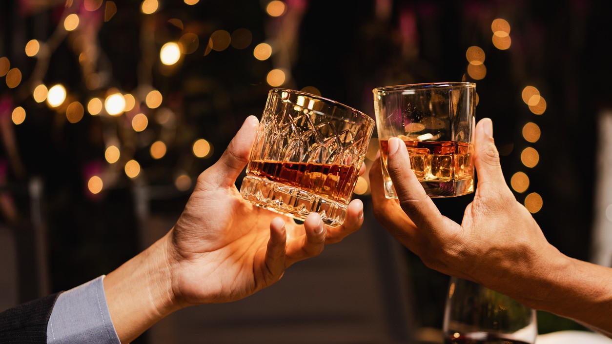 Večer s alkoholom zvyšuje riziko poškodenia pečene.