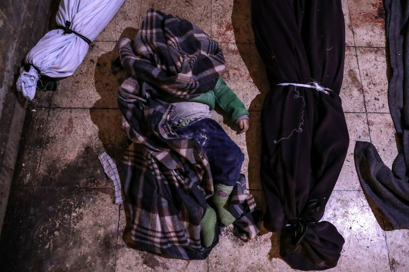 Ciało dziecka w kostnicy w Doumie