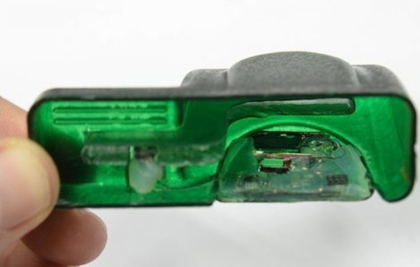 "Skimer" za bankomat