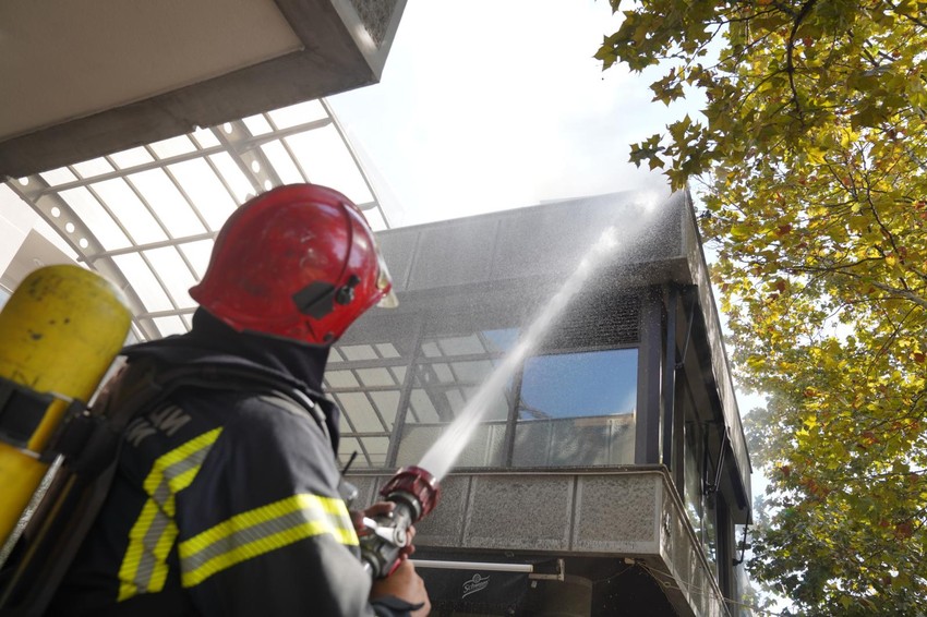 Gašenje požara: Gori restoran fudbalera Saše Ilića