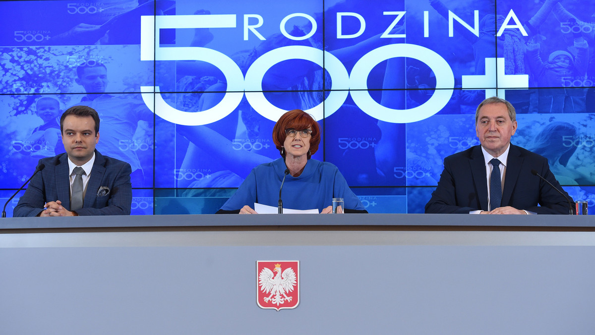 Krakowscy urzędnicy zbyt wolno wypłacają pieniądze w ramach rządowego programu "500 plus". Tak wynika z wypowiedzi Elżbiety Rafalskiej, minister rodziny pracy i polityki społecznej. Ta apeluje, do samorządu by szybciej wypłacał środki. Tymczasem przedstawiciele urzędu miasta tłumaczą, że procedura wydłuża się z powodu "dużej staranności".