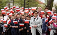 Premier Szydło: Musimy zrobić wszystko, by łączyła nas biało-czerwona, hymn, godło, flaga - polskie symbole