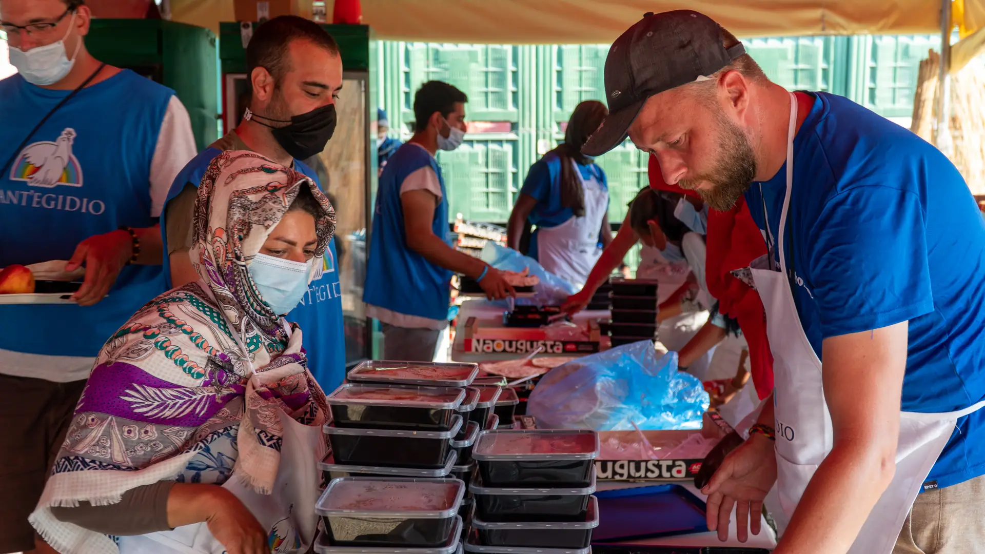 "Jezus dziś szukałby domu razem z uchodźcami". Zakonnik o obozie dla uchodźców na Lesbos