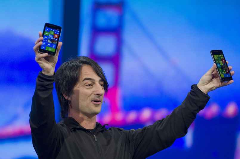 Joe Belfiore prezentuje smartfony z systemem Windows Phone 8.1.