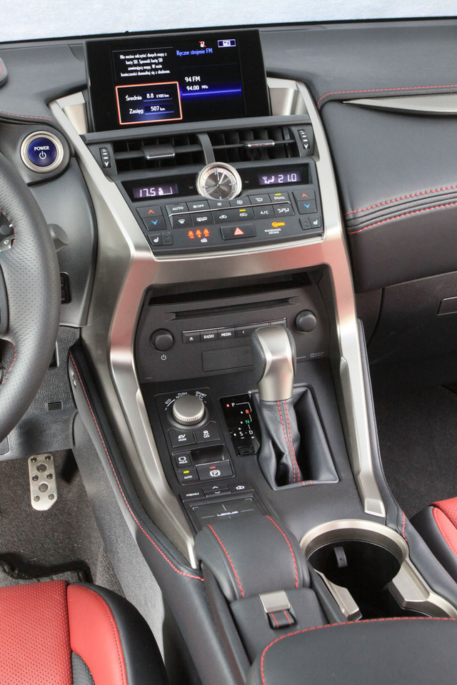 Test Lexusa NX F Sport Jak jeździ SUV z trzema silnikami