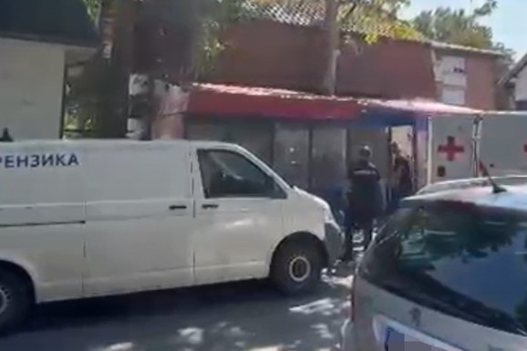 POLICIJA TRAGA ZA DEVOJKOM?! Novi detalji užasa sa Karaburme: Muškarac nađen go i vezan na tavanu, nedavno je prodao stan