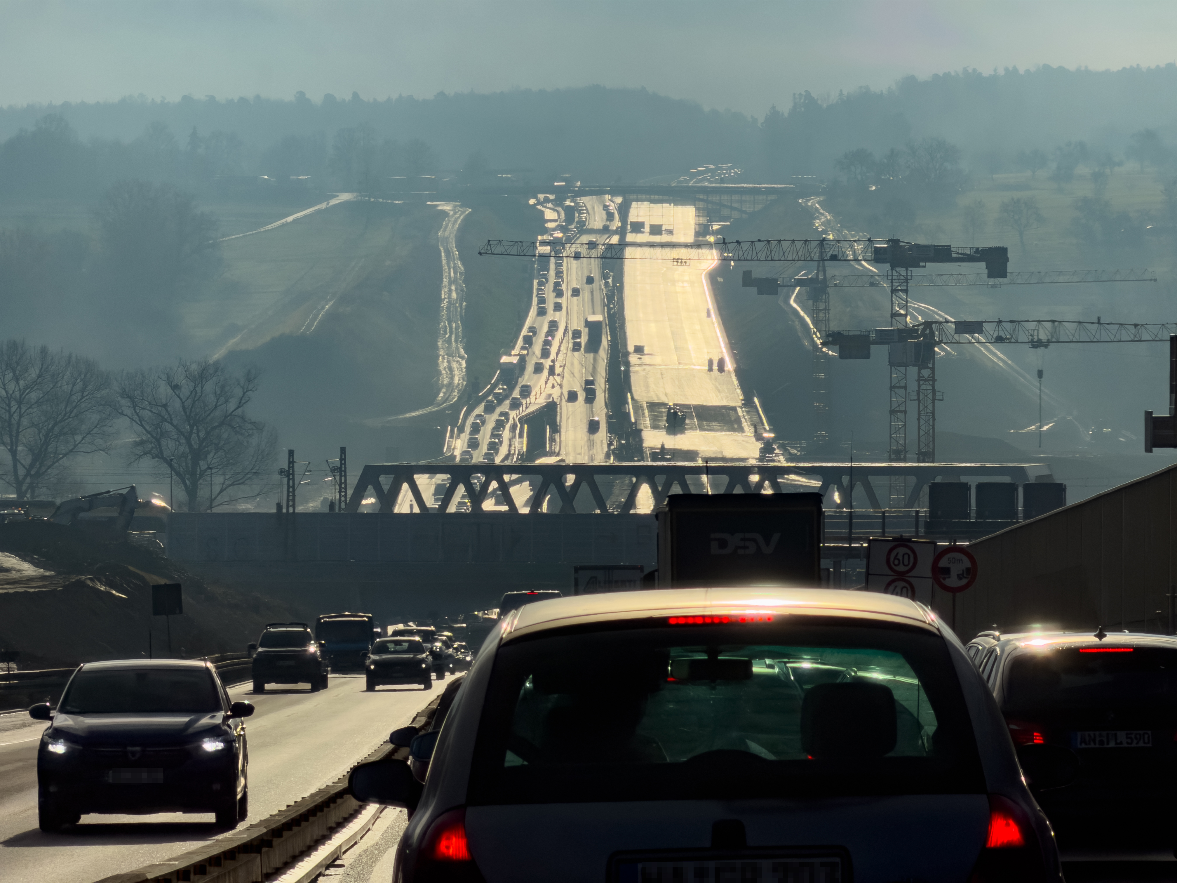 Weniger Staus, aber mehr Stau-Zeit: Das Paradox auf deutschen Autobahnen 2025