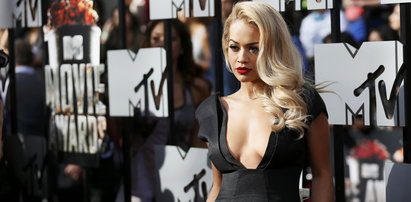 Rita Ora kusiła zabójczo głębokim dekoltem