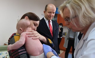 Radziwiłł: Od lipca stopniowy wzrost najniższych wynagrodzeń pracowników medycznych