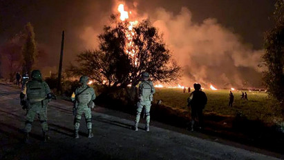 Szénné égett holttestek tucatjai hevertek mindenhol – Megrázó fotók érkeztek a mexikói vezetékrobbanás helyszínéről (18+)