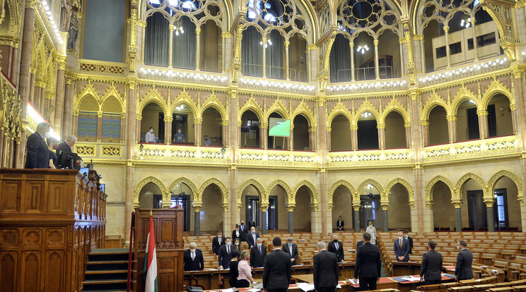 A kormány benyújtotta az Országgyűlésnek a rendkívüli jogrendről szóló törvényjavaslatot  /Fotó: MTI/Kovács Attila