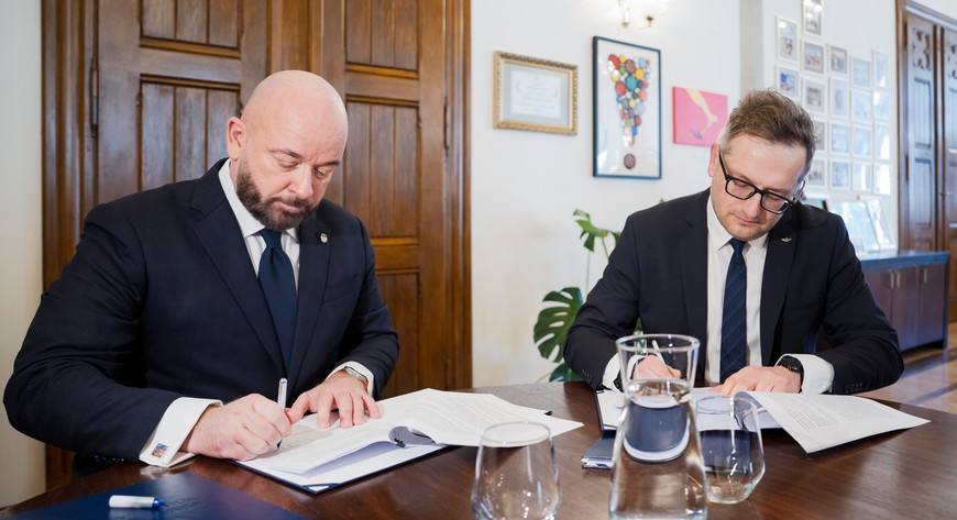 Prezydent Jacek Sutryjk podpisał ważne porozumienie z PKP. W budżecie zarezerwowano na współfinansowanie inwestycji kolejowych dziesiątki milionów złotych