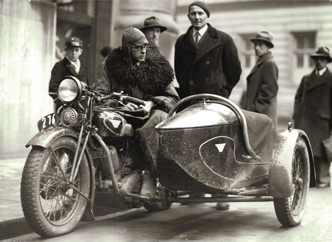 Tak motoryzowano II Rzeczpospolitą. Najlepsze FOTOGRAFIE z Narodowego Archiwum Cyfrowego