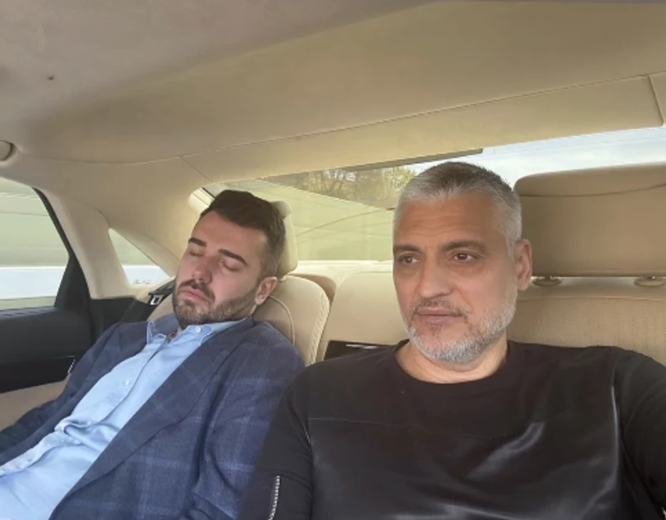 Čeda slikao Acu Kosa kako spava