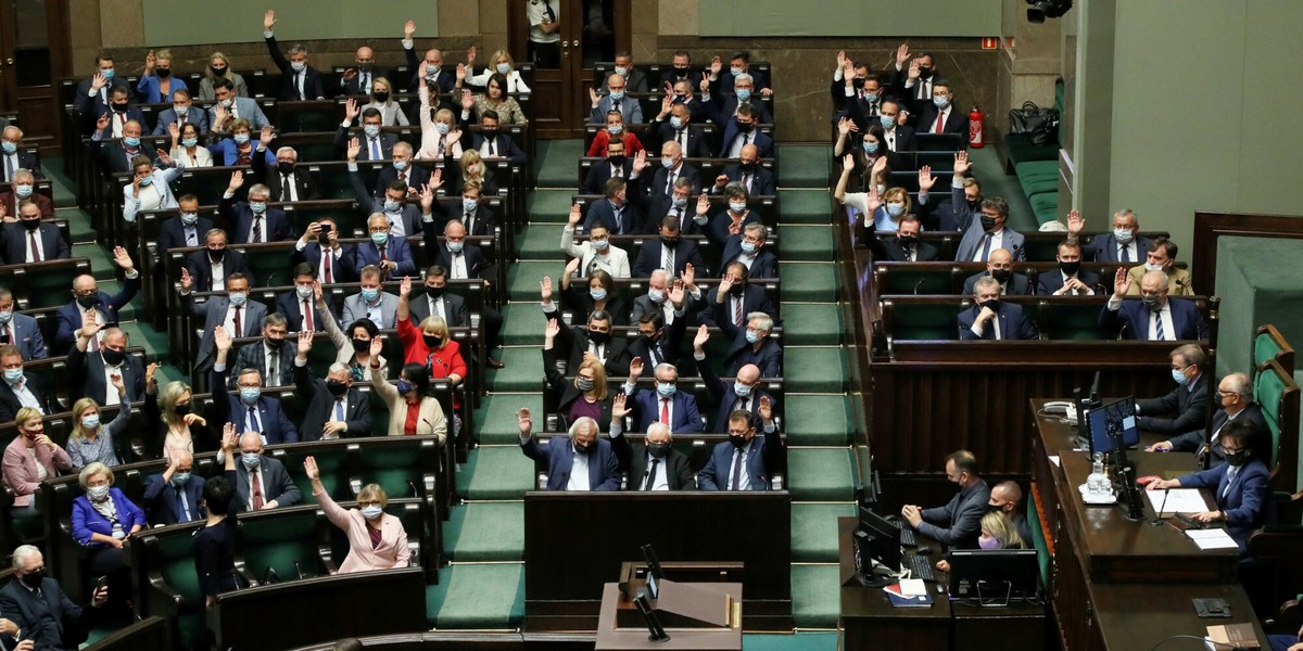 Posłowie PiS i większości opozycji głosowali ws. emerytur stażowych jednomyślnie. Chcą nadal pracować nad pomysłem.