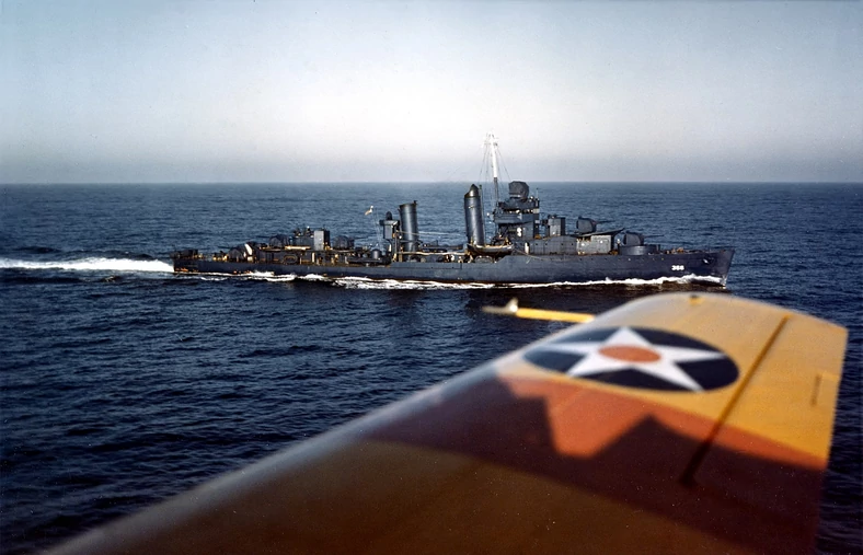 Ciemnoniebieski USS Drayton w 1941 r.