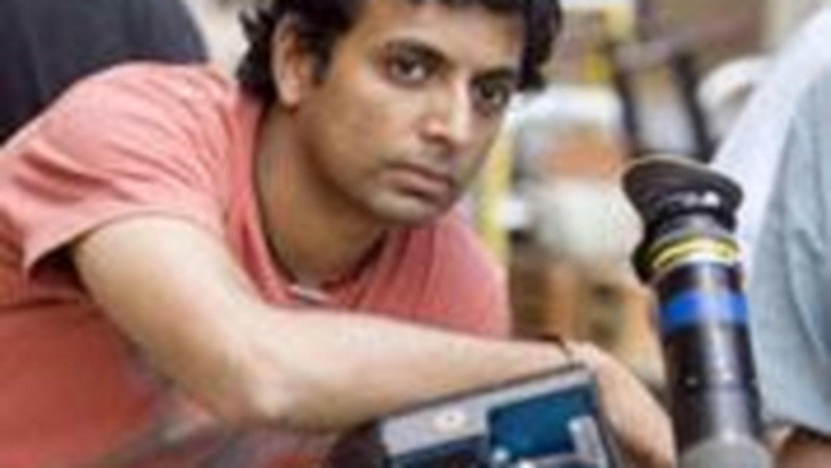 M. Night Shyamalan planował swego czasu nakręcenie kontynuacji thrillera "Niezniszczalny" z Brucem Willisem.