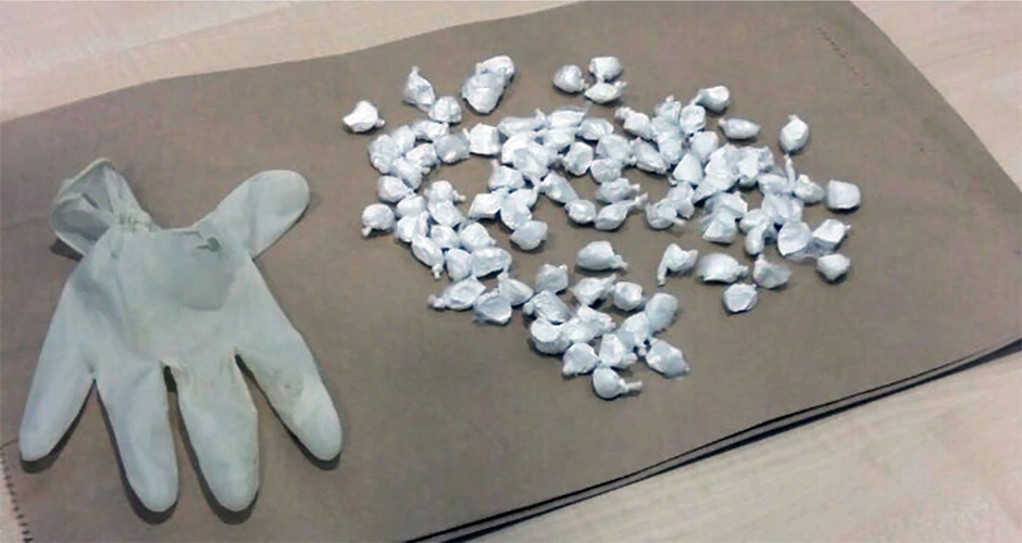 "Mule"prenosile kokain u šupljinama tela