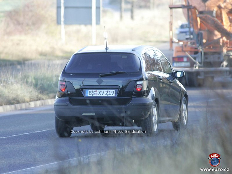 Zdjęcia szpiegowskie: facelifting dla Mercedesa klasy B