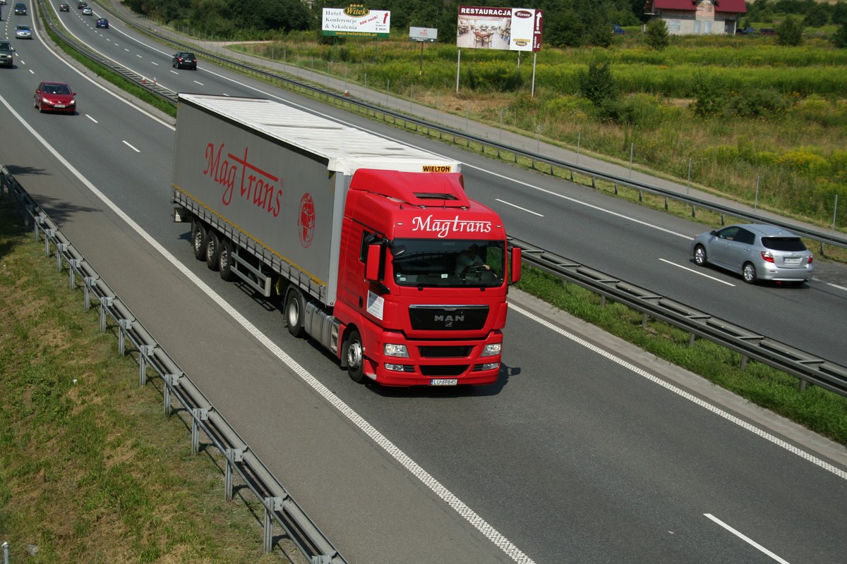 Czy można wystawić fakturę VAT ze stawką 0% dla międzynarodowej usługi transportowej?