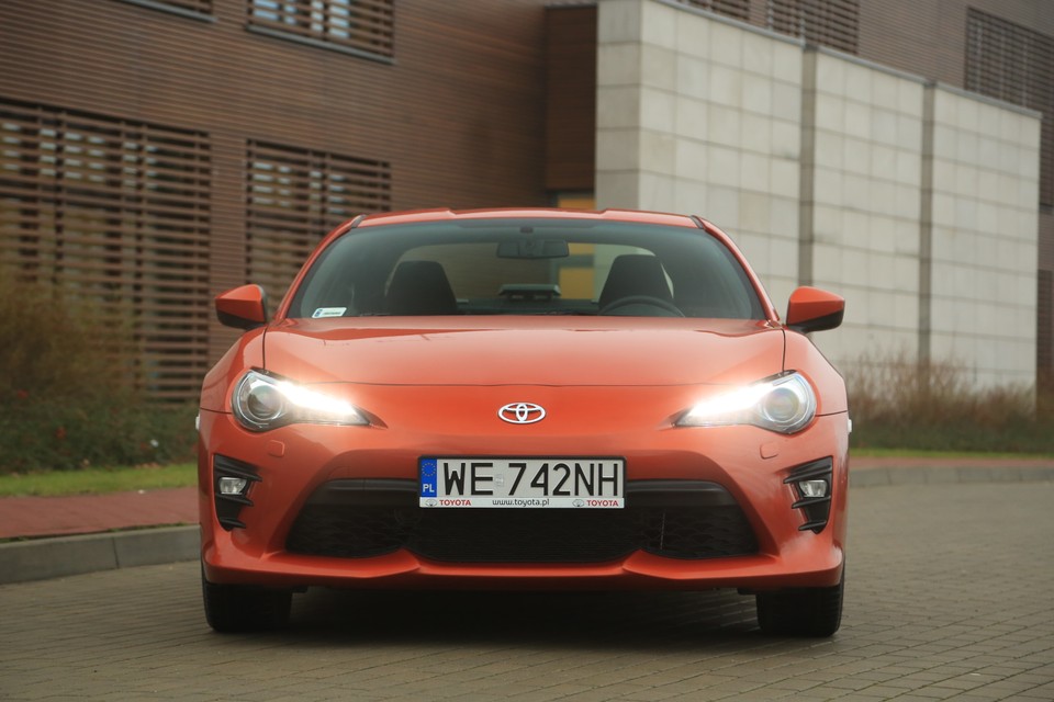 Тойота gt 86 ночью