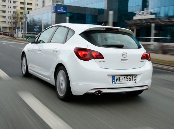 Do redakcji trafiła biała rakieta Opla z turbodoładowanym benzynowym silnikiem 1.4. Oto jak wygląda 140 KM z Gliwic w akcji...