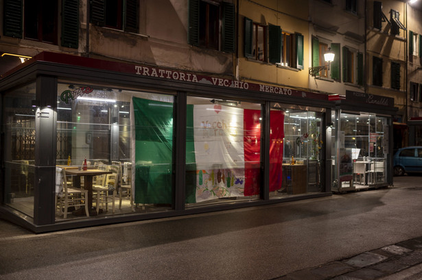 Symboliczny protest włoskich restauratorów. Domagają się otwarcia lokali